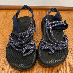 Super cute navy chacos